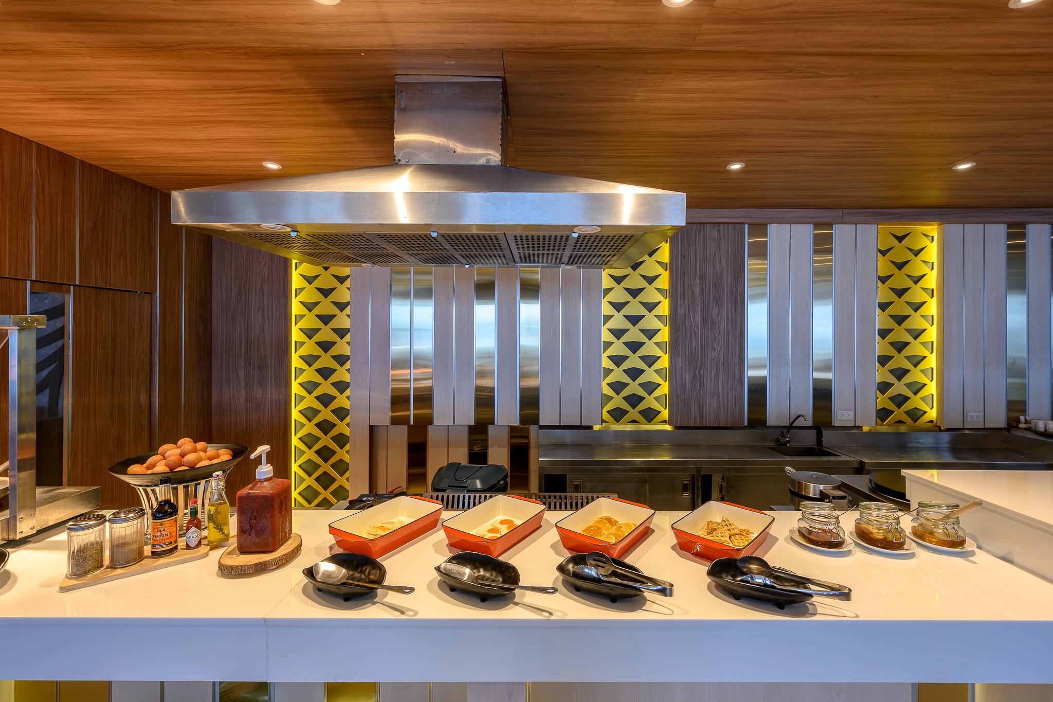 Namaka Resort Kamala Zewnętrze zdjęcie A commercial kitchen