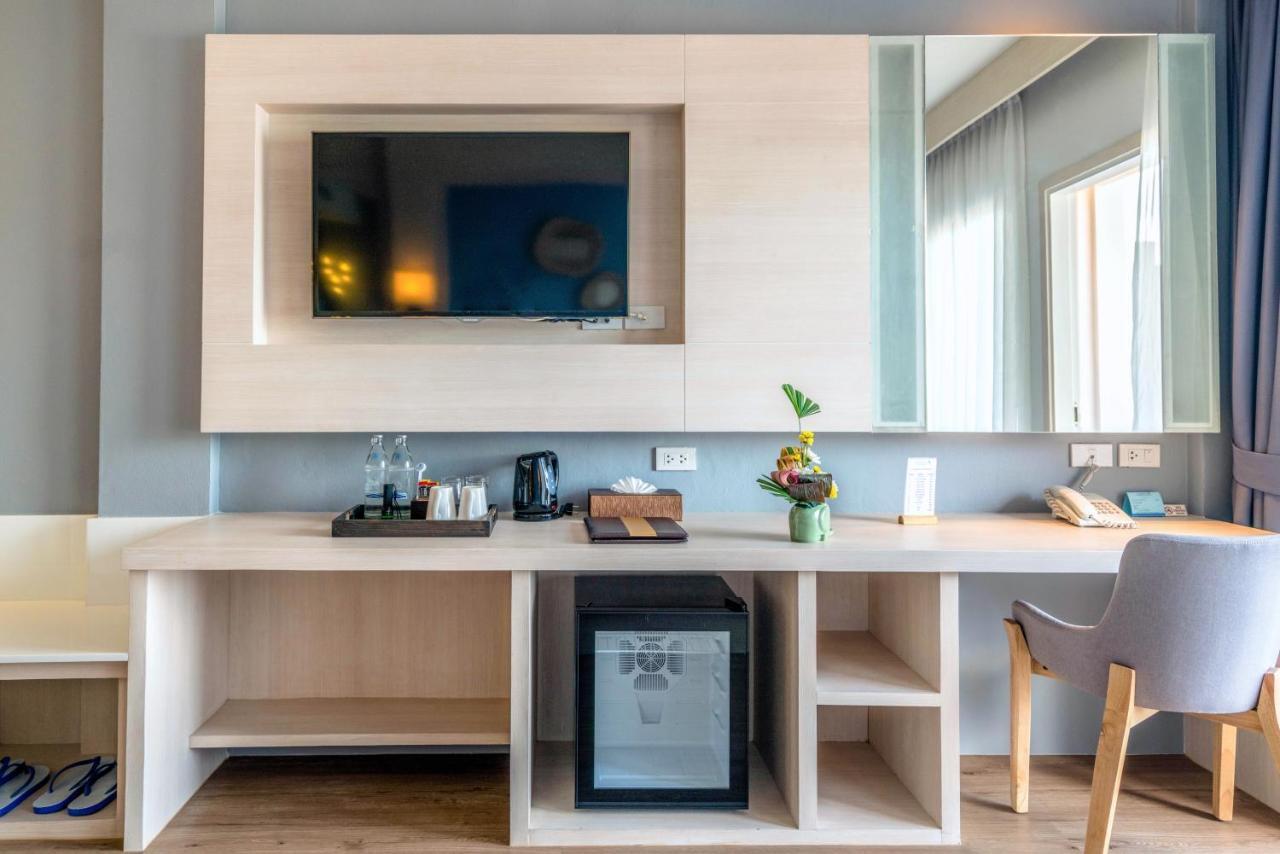 Namaka Resort Kamala Zewnętrze zdjęcie A mini-refrigerator in a hotel room